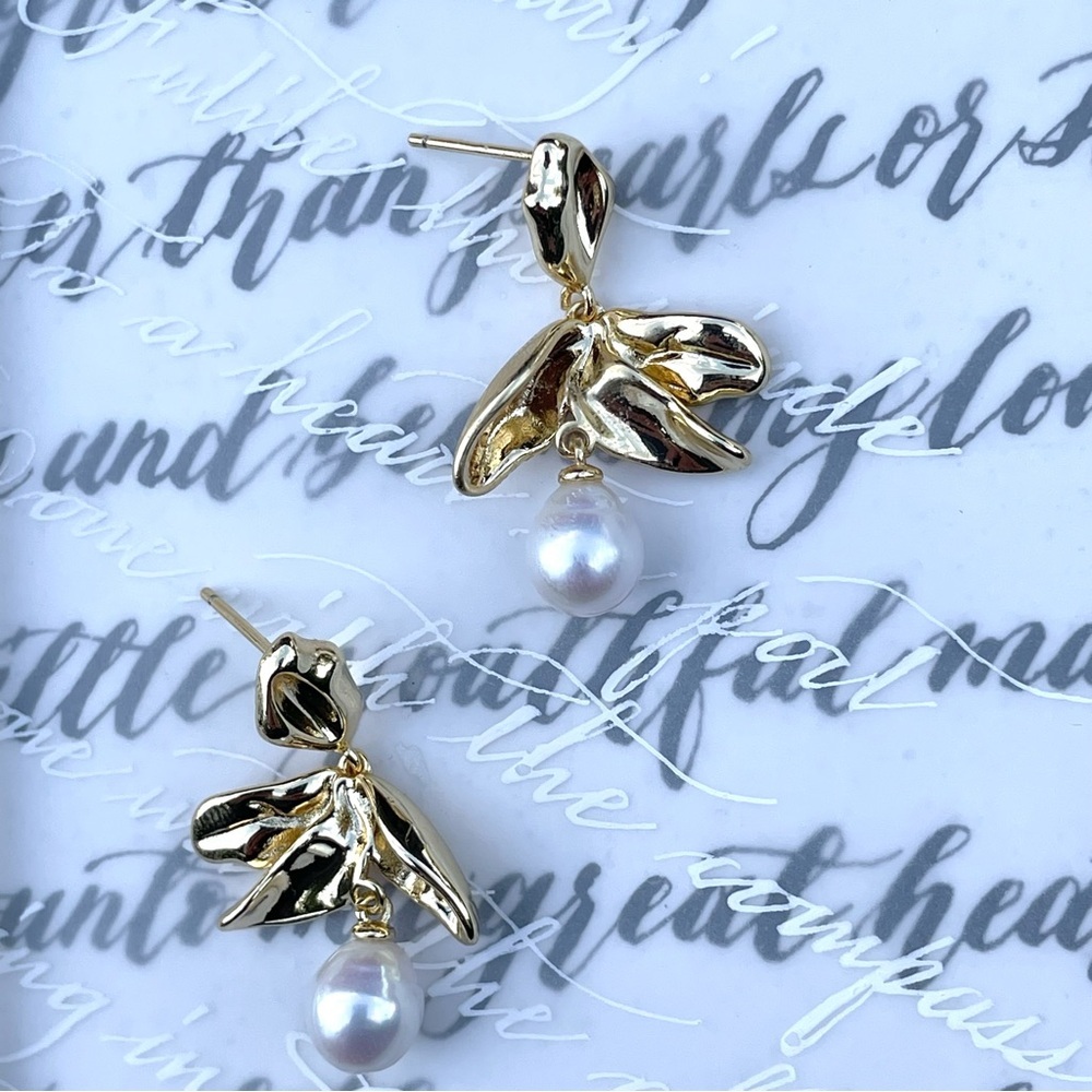 Gold‎ and Pearl Floral Drop Earrings